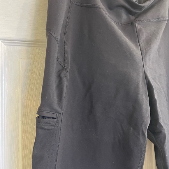 Capri Deluth leggings, NEW, size M. Black. - Picture 2 of 5